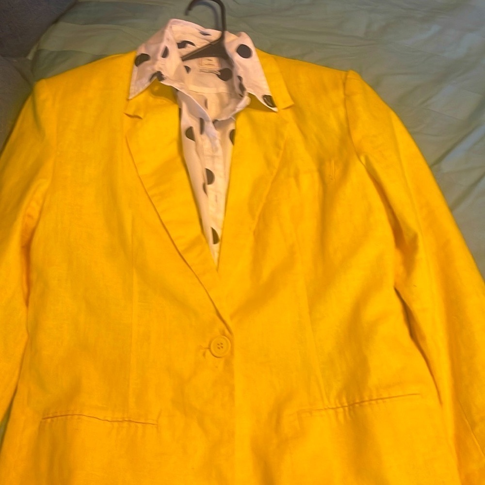 NWOT. Adolfo yellow  linen jacket size 12  with pockets
